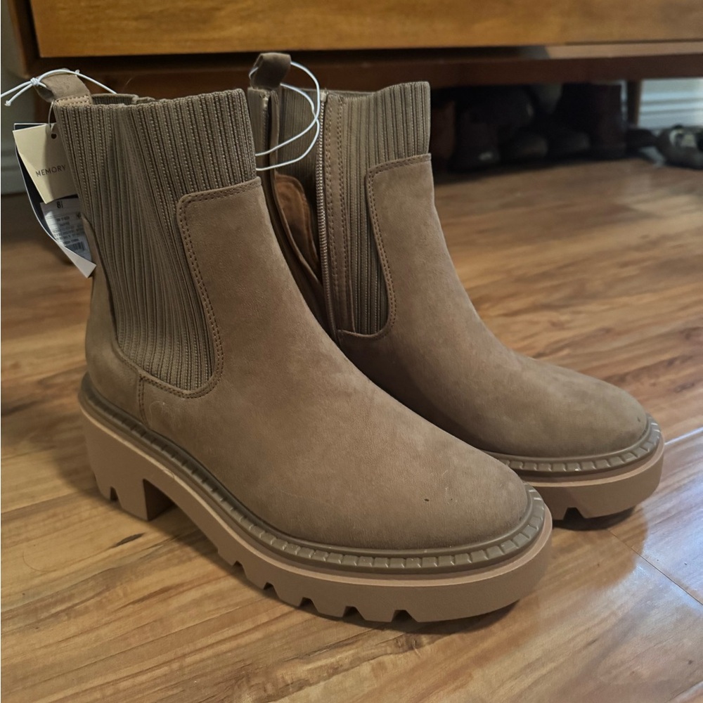 Universal Thread Tan Ankle Booties